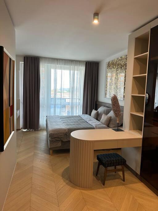 Luxe Near The Airport Appartement Praag